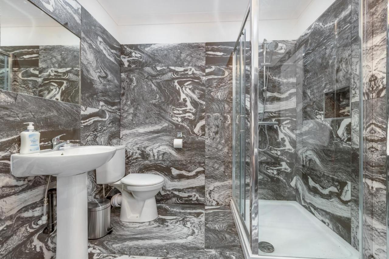 Crystal Towers Sasco Apartment *