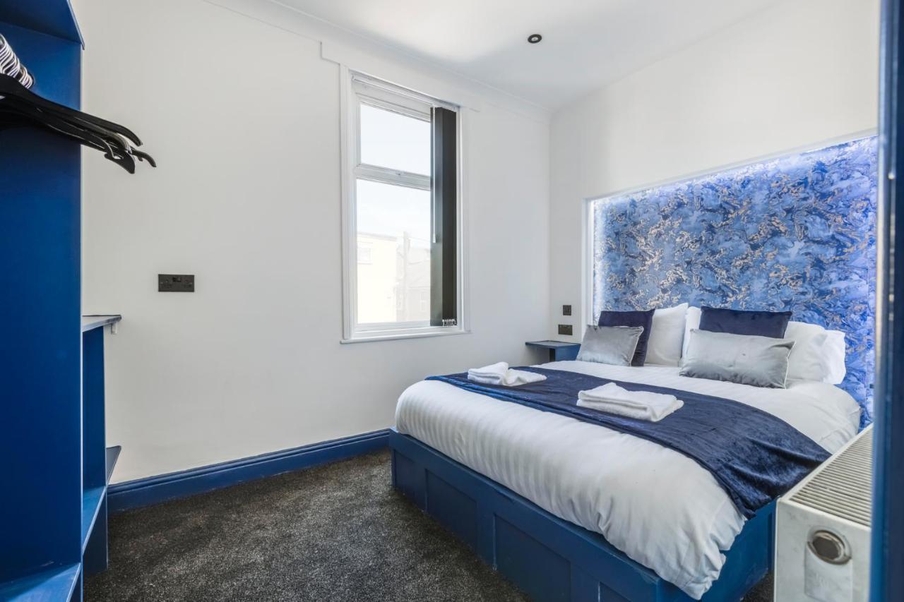Crystal Towers Sasco Apartment